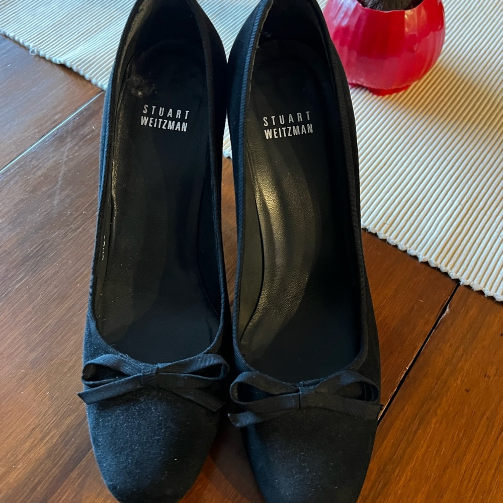 Stuart Weizman black suede pumps